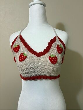 ROMWE Beige Knit Crop Top with Red Trim